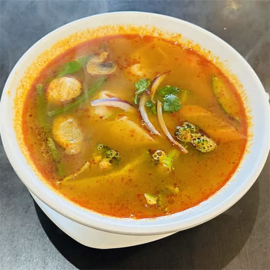 Wonton (Shrimp) Tom Yum 泰式云吞(虾)冬阴功汤
